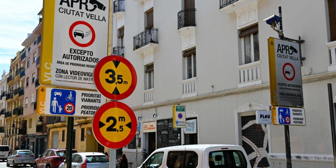 Valencia sustituye la señalización en Ciutat Vella y Campanar por zonas de coexistencia