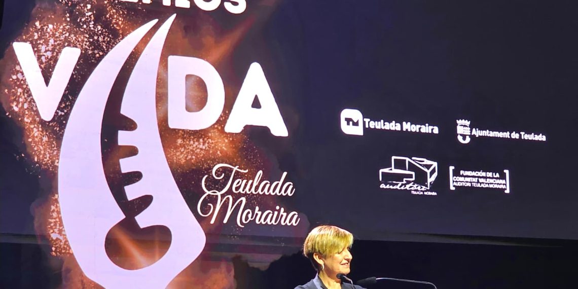 Marián Cano destaca en la entrega de los Premios Vida de Teulada Moraira el papel de las personas, asociaciones y empresas en la construcción del bienestar colectivo