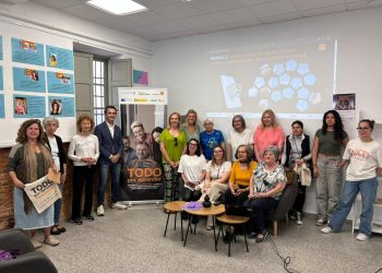 La Generalitat impulsa la inclusión digital de mujeres con ‘Todos Conectados’