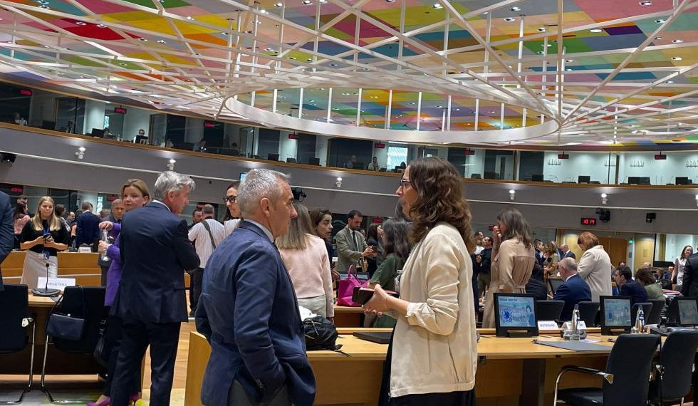 Barrachina reclama en Bruselas cláusulas espejo y más controles a las importaciones agroalimentarias