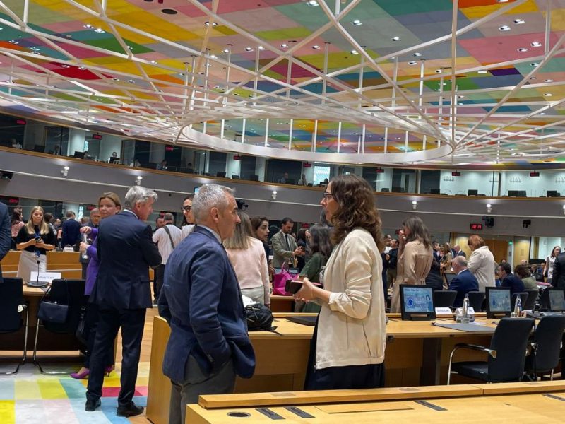 Barrachina reclama en Bruselas cláusulas espejo y más controles a las importaciones agroalimentarias