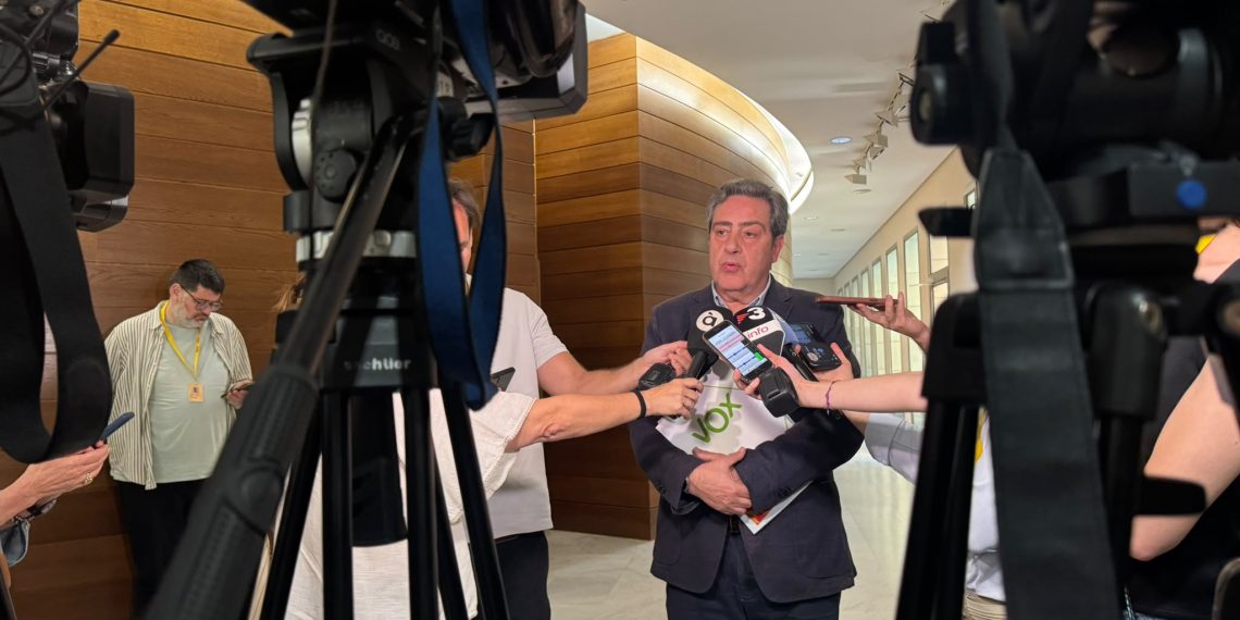 VOX defiende el informe de la comisión de la riada y acusa a PSOE y Compromís de “querer incendiar la calle”