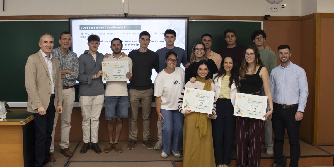 La CEU UCH y Caixa Popular premian el talento joven para acercar la banca a la juventud