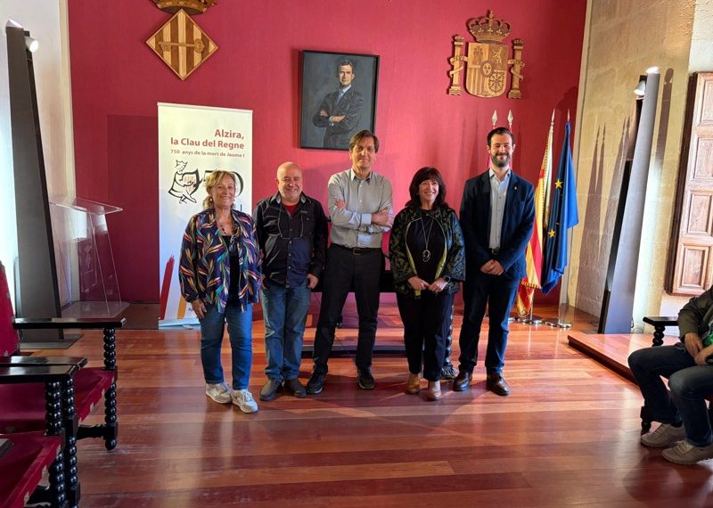 Alzira y la AVL renuevan su alianza para impulsar el uso del «valenciano»