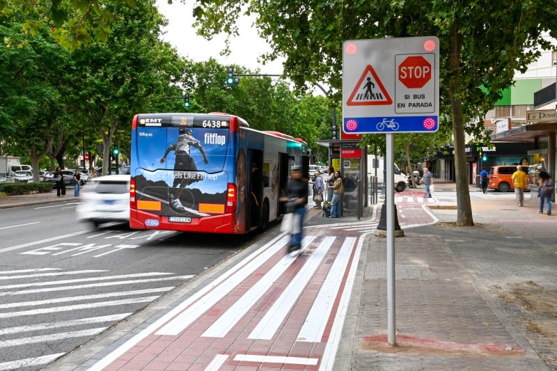Valencia mejora la seguridad vial en una parada de