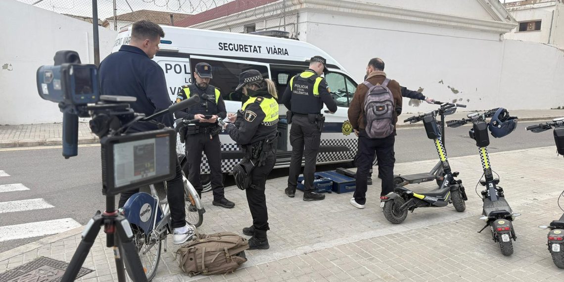 La Policía inicia una campaña contra los patinetes sin registrar con controles por toda la ciudad