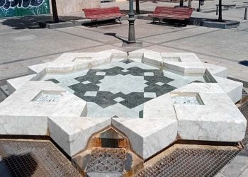 Valencia rehabilita la fuente ornamental de la plaza de Nàpoles y Sicília