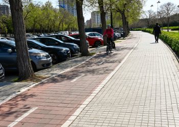 Valencia bajará a la calzada el carril bici de l’Albereda entre los puentes del Regne y de Montolivet