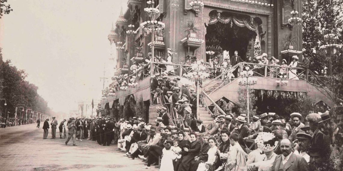 La Feria de Julio celebra su 155 aniversario con un espectáculo inmersivo inspirado en la Belle Époque valenciana