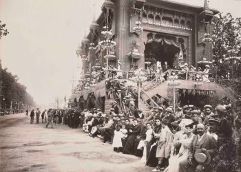 La Feria de Julio celebra su 155 aniversario con un espectáculo inmersivo inspirado en la Belle Époque valenciana