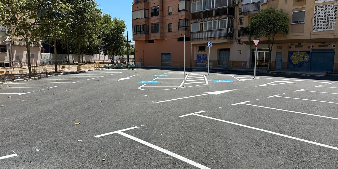 El Ayuntamiento habilita un parking gratuito en Marchalenes tras una demanda vecinal