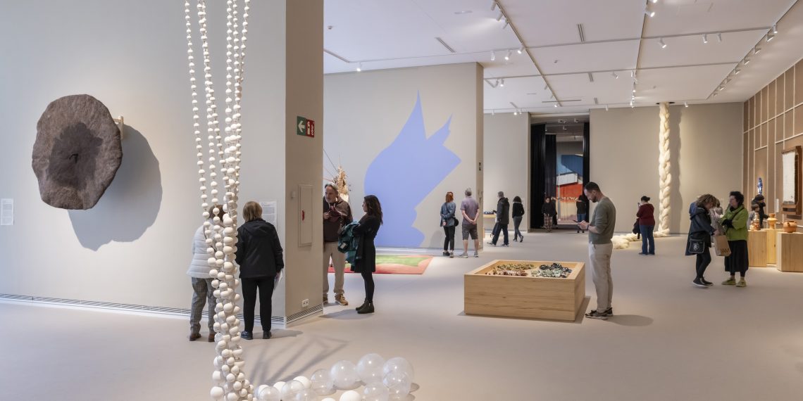 El IVAM clausura ‘A media lumbre’, una exposición sobre artesanía, memoria y saberes tradicionales