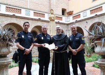 La Policía de la Generalitat recupera un libro del siglo XVII vendido por internet
