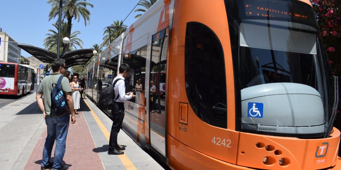 TRAM d’Alacant ampliará la parada de Porta del Mar para recibir los nuevos tranvía