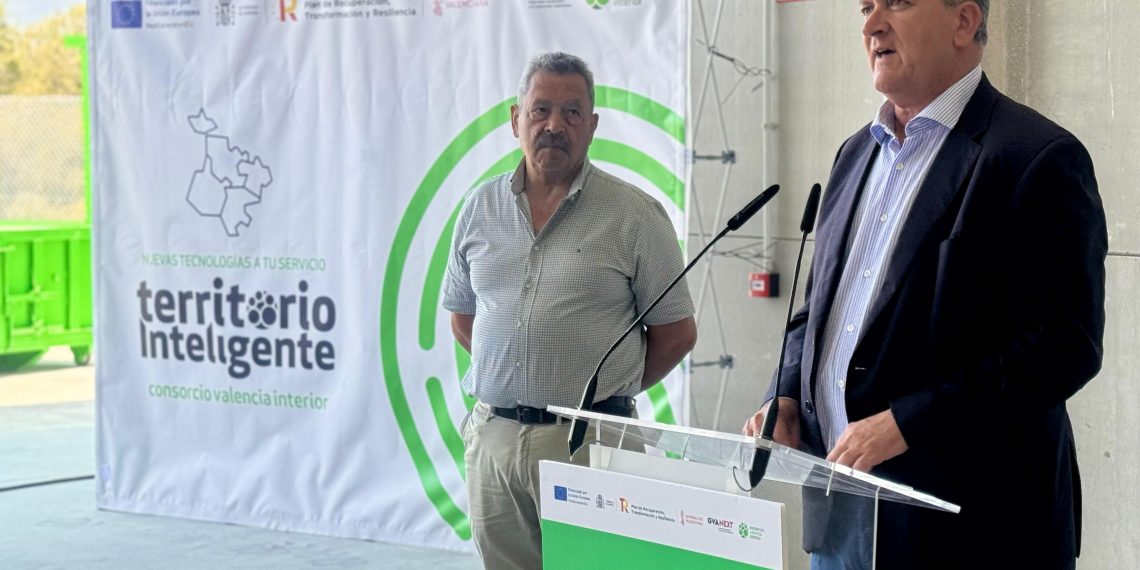 Martínez Mus destaca en Llíria una planta clave para la economía circular