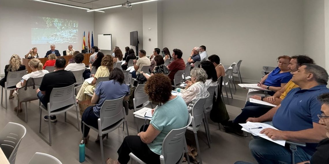 La Generalitat impulsa la planificación y prevención de emergencias en la Mesa de Trabajo con asociaciones afectadas por la dana
