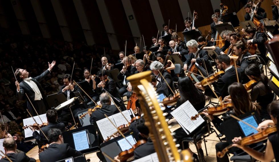 La Orquestra de la Comunitat Valenciana clausura temporada y actúa en el Festival de Granada con Gustavo Gimeno