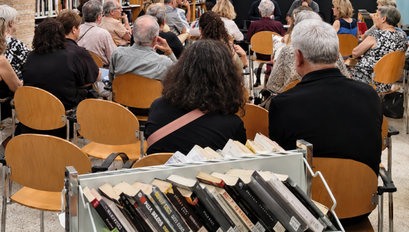 La Generalitat destaca los clubes de lectura como herramientas contra la soledad y para fomentar la convivencia
