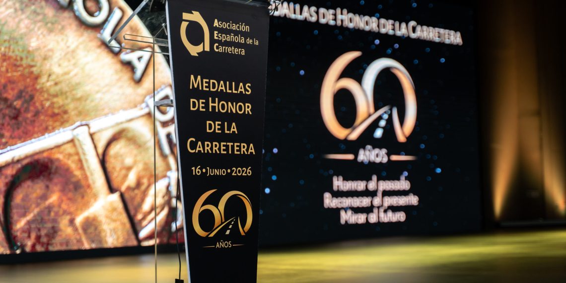 La Generalitat recibe la Medalla con Mención Especial de la Asociación Española de la Carretera