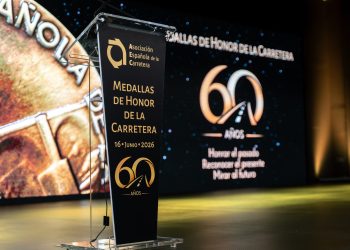 La Generalitat recibe la Medalla con Mención Especial de la Asociación Española de la Carretera