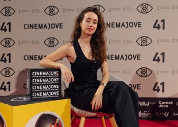 Priscilla Delgado recibe el premio ‘Un futuro de cine’ de Cinema Jove 2026