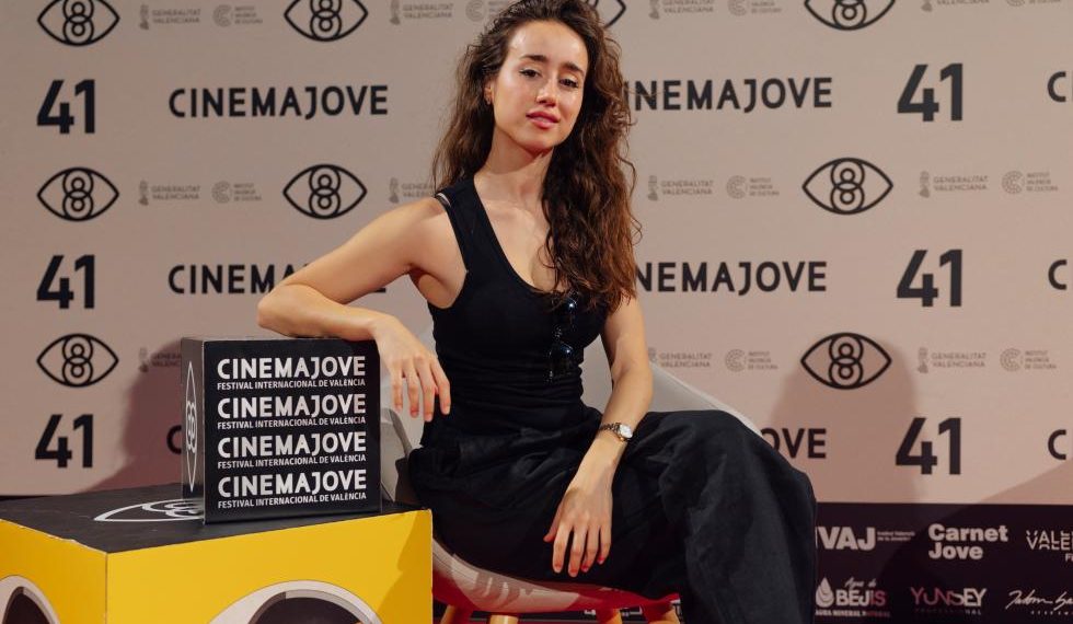 Priscilla Delgado recibe el premio ‘Un futuro de cine’ de Cinema Jove 2026