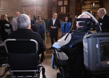 Pérez Llorca defiende una atención “ágil y digna” para pacientes de ELA en la Comunitat Valenciana
