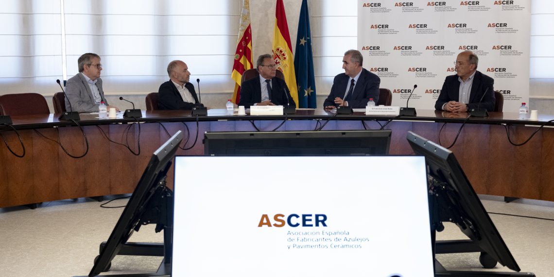 La Generalitat reconoce a Ascer como entidad socialmente responsable del sector cerámico