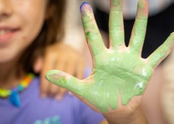 El Centre del Carme lanza su escuela de verano gratuita con el teatro como eje creativo