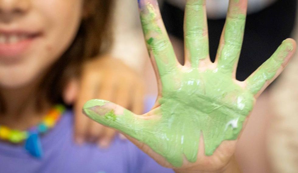 El Centre del Carme lanza su escuela de verano gratuita con el teatro como eje creativo
