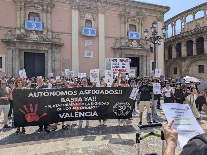 Miles de autónomos salen a la calle en toda España para exigir cambios urgentes