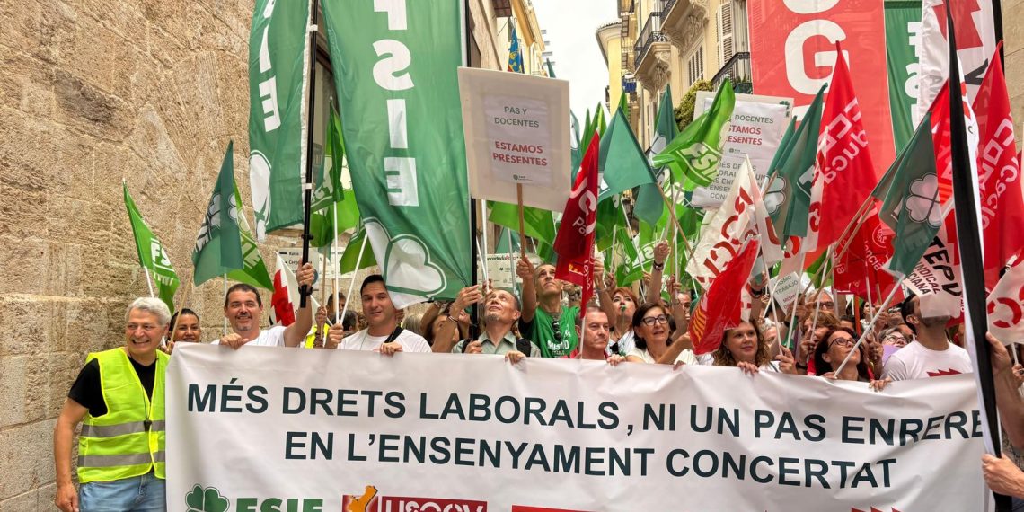 La enseñanza concertada mantiene las movilizaciones para exigir avances en la negociación con Educación