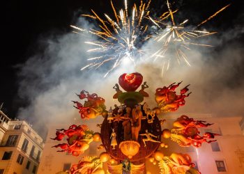 À Punt prepara un amplio despliegue para la Ofrenda y la Cremà de las Hogueras de Alicante 2026