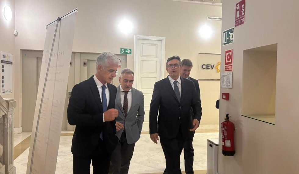 Barrachina anuncia 28 millones en ayudas para reforzar la industria agroalimentaria