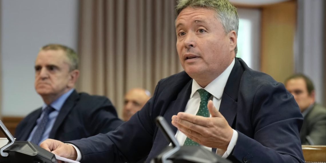 Luis Santamaría a Mercedes González: “Hoy ha elegido no contestar, más pronto que tarde lo tendrá que hacer en la Comisión Koldo”