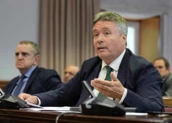 Luis Santamaría a Mercedes González: “Hoy ha elegido no contestar, más pronto que tarde lo tendrá que hacer en la Comisión Koldo”