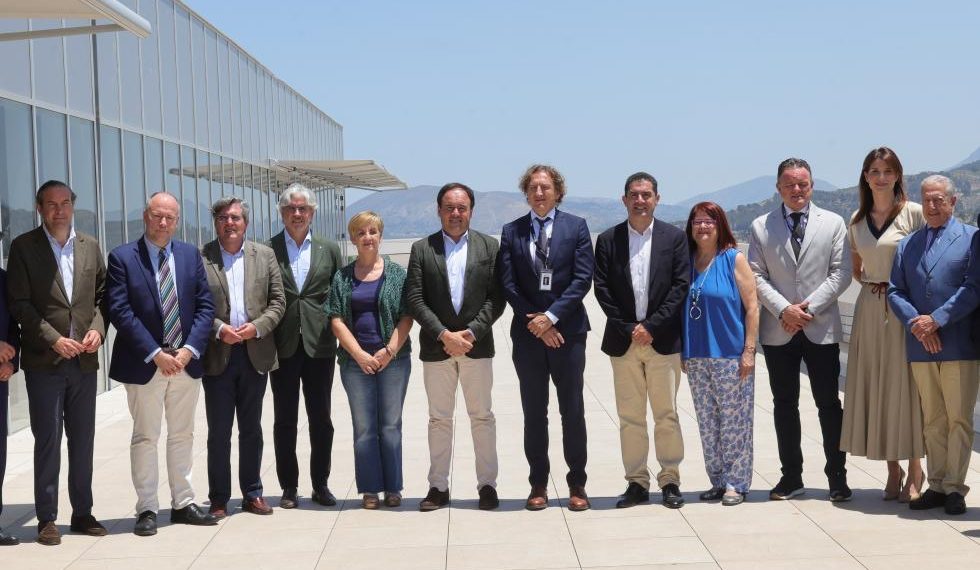 Pérez Llorca reivindica el apoyo de la Generalitat a la industria textil desde AITEX para impulsar el empleo y la innovación
