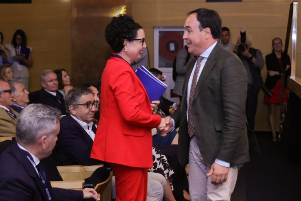 Pérez Llorca defiende una reforma fiscal para faci