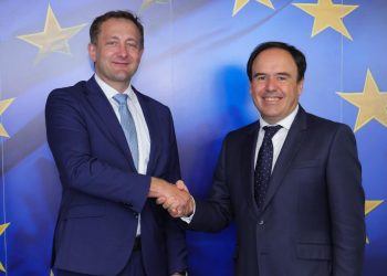 Pérez Llorca reclama en Bruselas más apoyo europeo para el campo y la industria cerámica