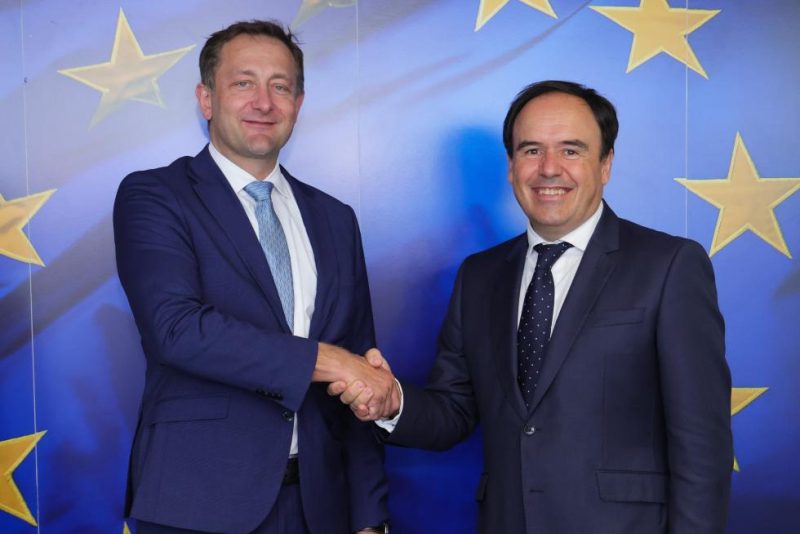 Pérez Llorca reclama en Bruselas más apoyo europeo para el campo y la industria cerámica