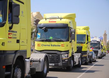 El sector del transporte valenciano conmemora San Cristóbal con una ruta de 300 camiones por la ciudad