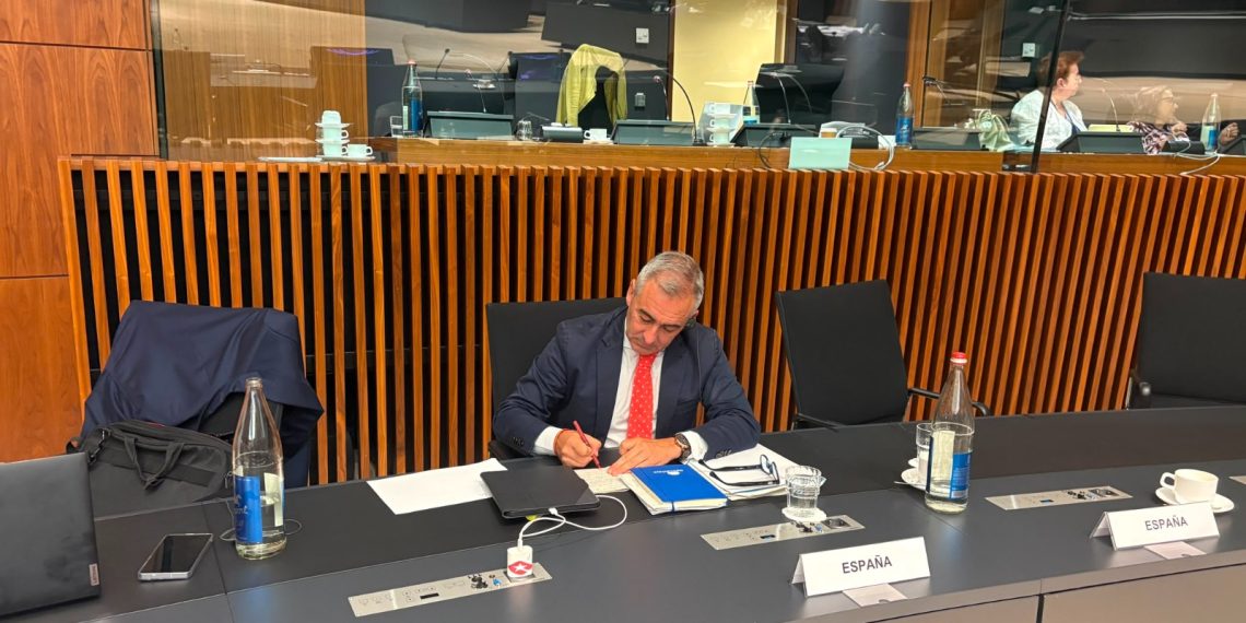 Barrachina reclama en Bruselas cláusulas espejo obligatorias para que los productos importados cumplan los mismos estándares que los europeos