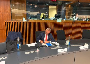 Barrachina reclama en Bruselas cláusulas espejo obligatorias para que los productos importados cumplan los mismos estándares que los europeos