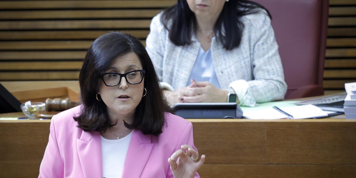 Nieves Martínez: “El Consell garantiza la atención sanitaria este verano con 74 centros reforzados, consultorios de playa y más capacidad hospitalaria”