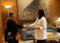 La presidenta de las Cortes Valencianas, Llanos Massó, recibe a la embajadora de Israel