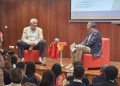 Fernando Romay anima a los graduados de la UPV con una charla sobre deporte y formación