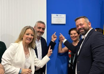 El PP de Sedaví reabre su sede tras los daños de la dana y reúne a cientos de vecinos