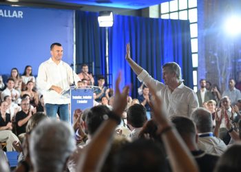 Mompó ensalza ante Feijóo la “fuerza inquebrantable” del PP valenciano como motor de cambio en España