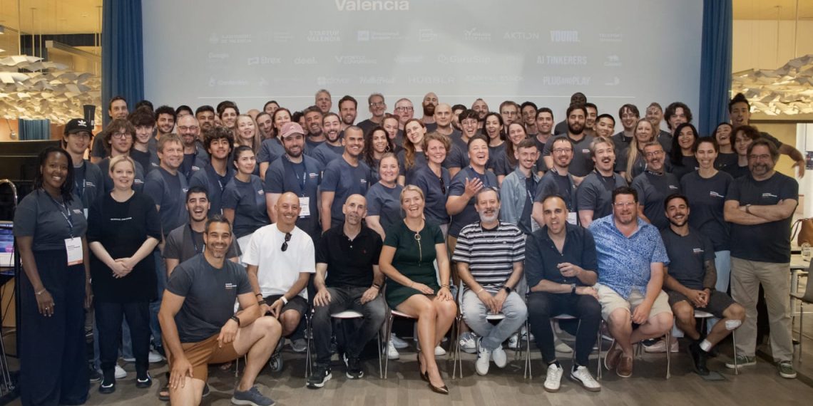 Más de 100 emprendedores crean diez proyectos en 54 horas en Las Naves