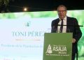 Toni Pérez participa en la Noche de la Agricultura Alicantina y entrega un premio a Finca Morote